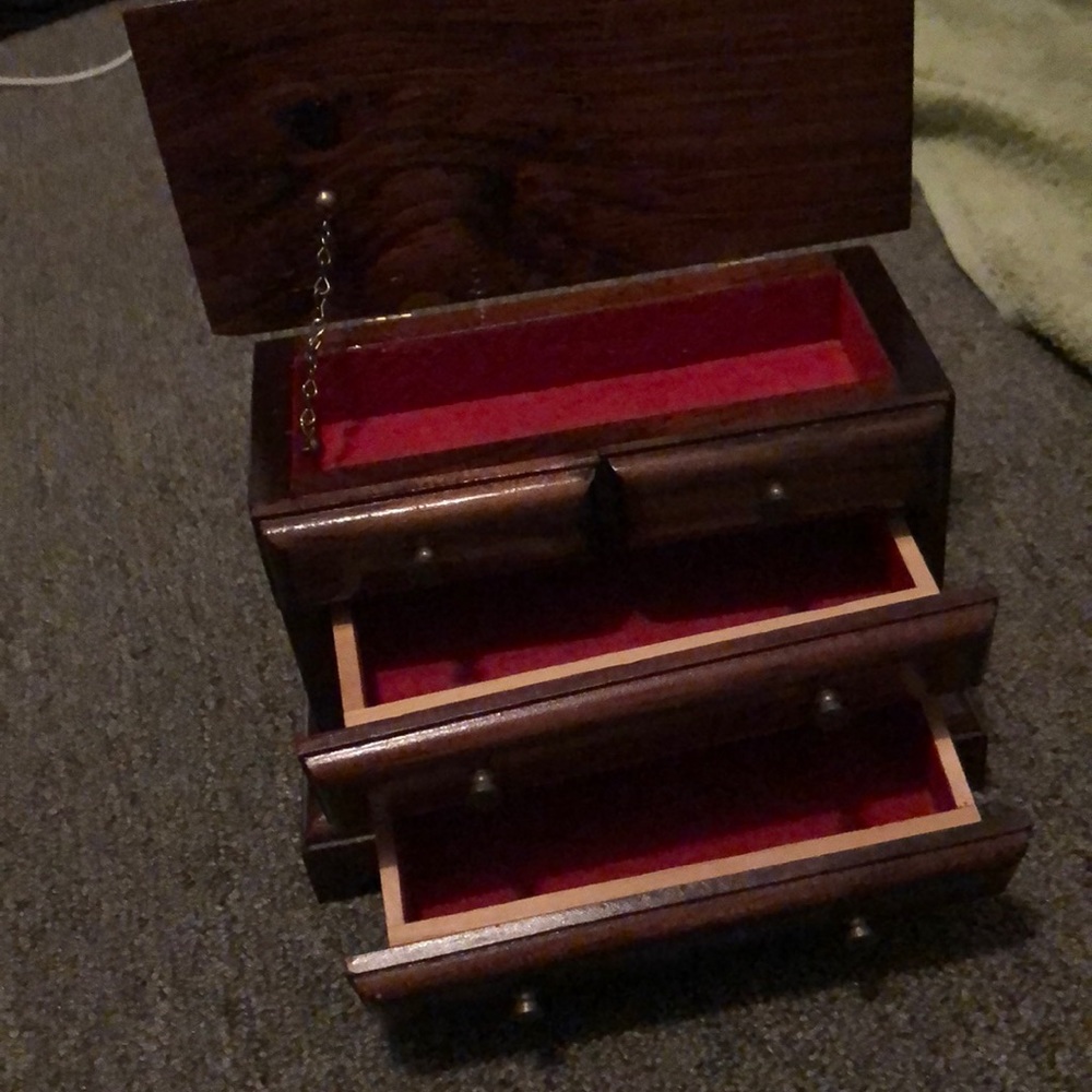 Jewelry box - Picture 3 of 3